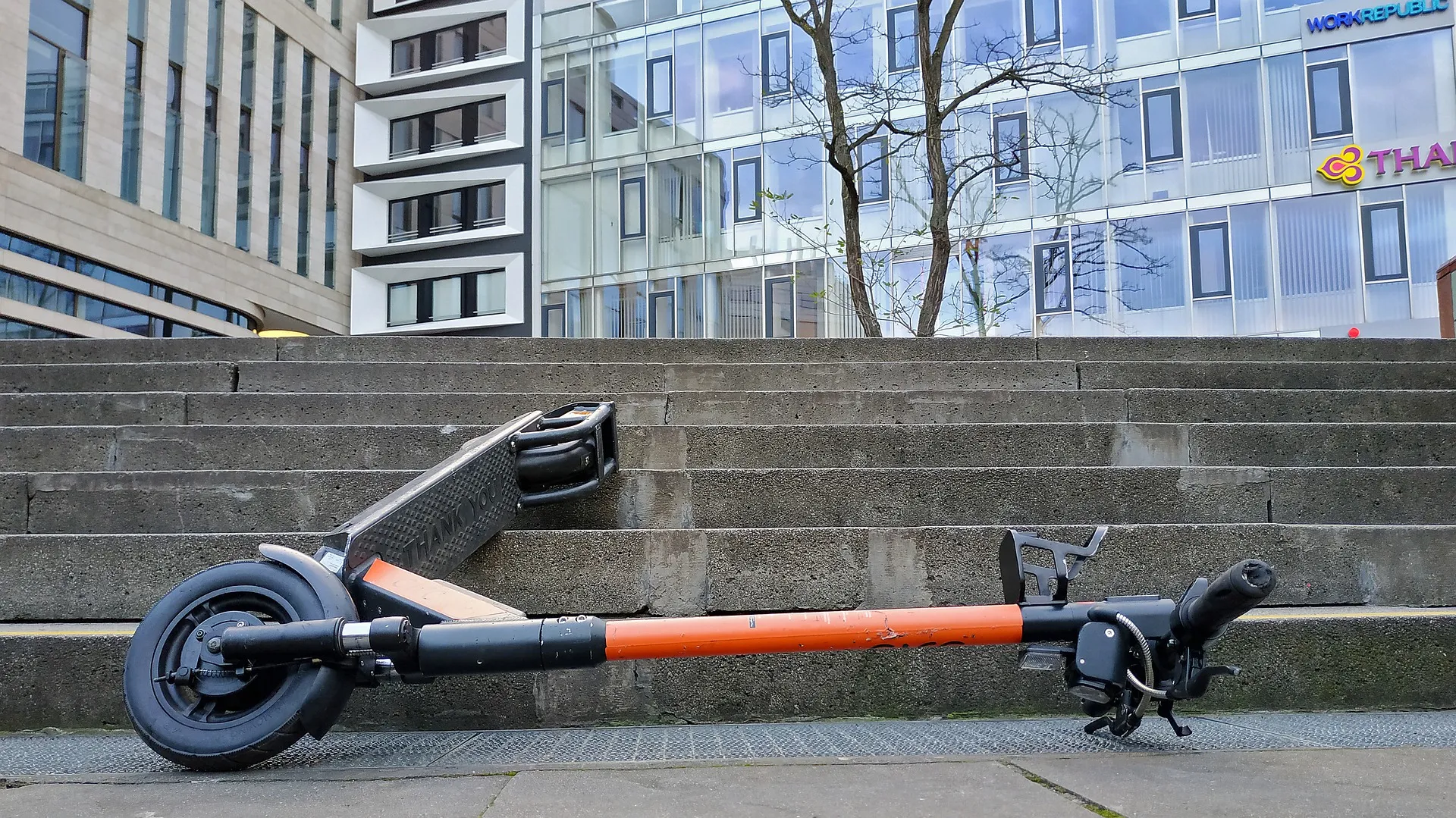 Almanya'da giderek yaygınlaşan E-Scooter araçları ile ilgili ilk kaza istatistiği