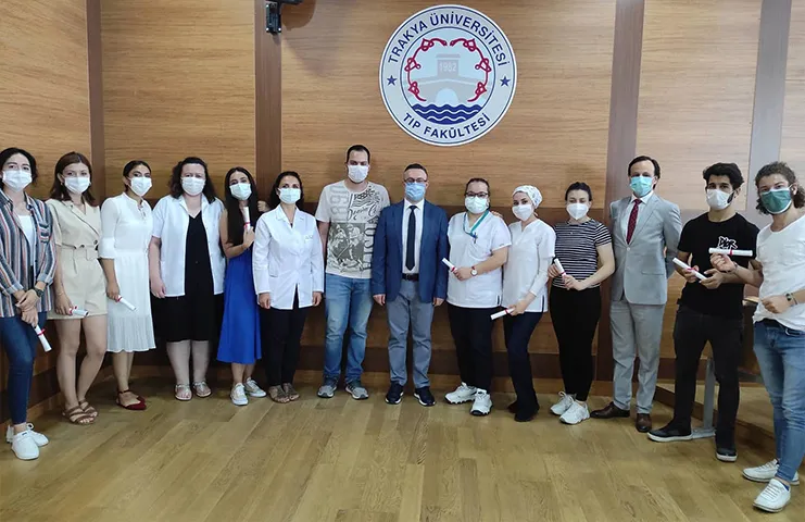 Trakya Üniversitesi Keşan Hakkı Yörük Sağlık Yüksekokulu’nda kısıtlamalı mezuniyet sevinci