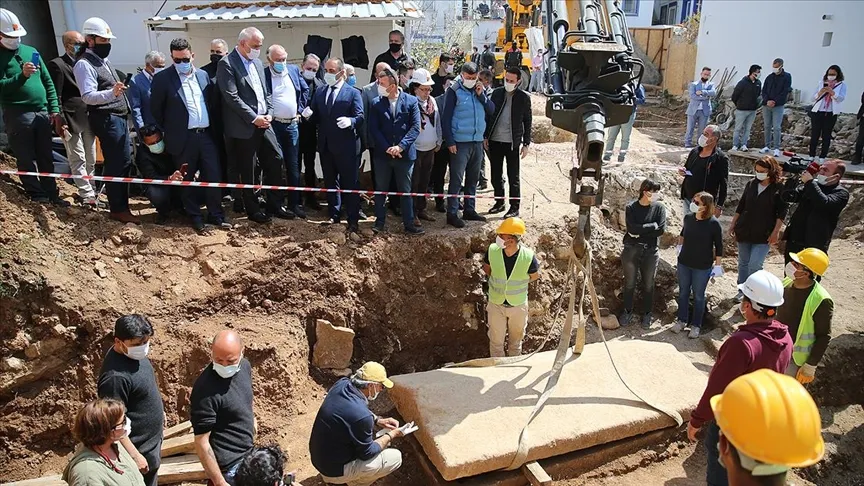 Kültür ve Turizm Bakanı Ersoy, "Mezarın içinde bir bay ve