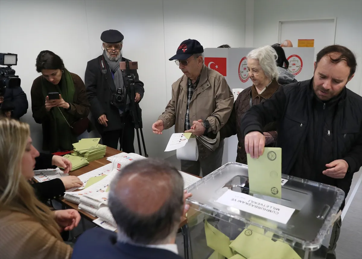 Almanya ve Fransa'da, Türkiye'de 14 Mayıs'ta yapılacak Cumhurbaşkanı ve 28.