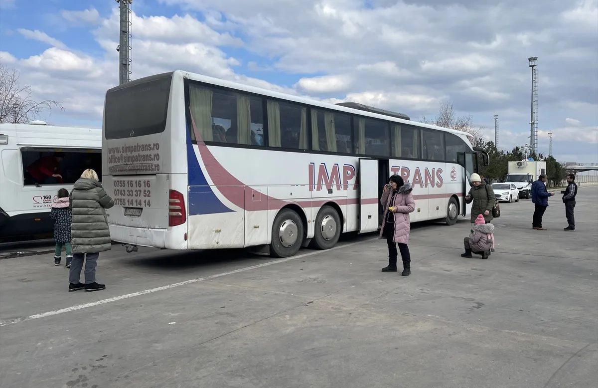 Rusya'nın Ukrayna'ya savaş açmasının ardından kara yoluyla tahliye edilen Türklerin