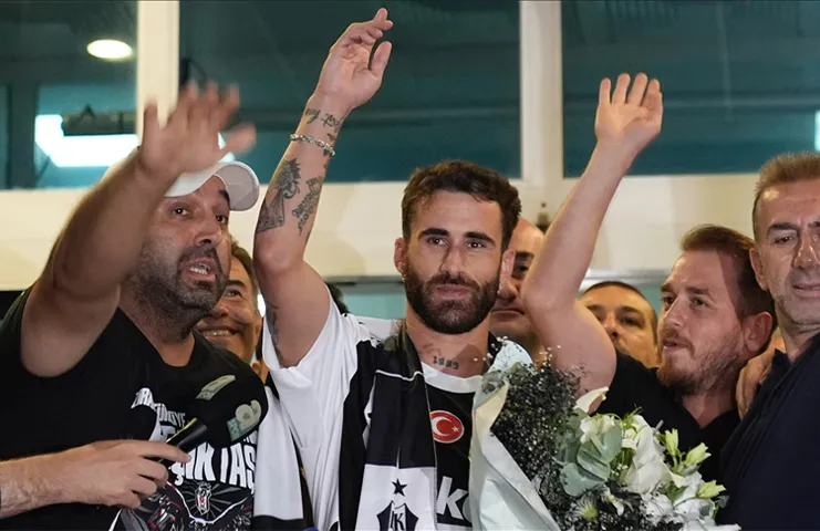 Beşiktaş'ın yeni transferi Rafa Silva, yeni sezon hazırlıklarına başlayan siyah-beyazlı
