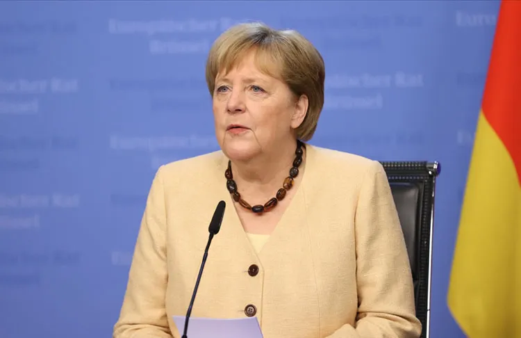 Almanya Başbakanı Angela Merkel, yeni tip virüs salgınıyla mücadele kapsamında,