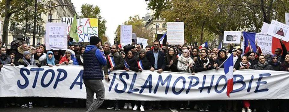 Fransa'nın başkenti Paris'te birçok derneğin çağrısıyla ve çok sayıda kesimden