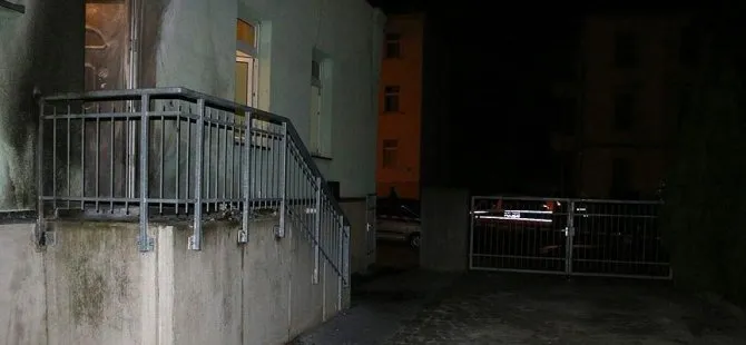 Fransa'da kundaklanan camide maddi hasar meydana geldi.