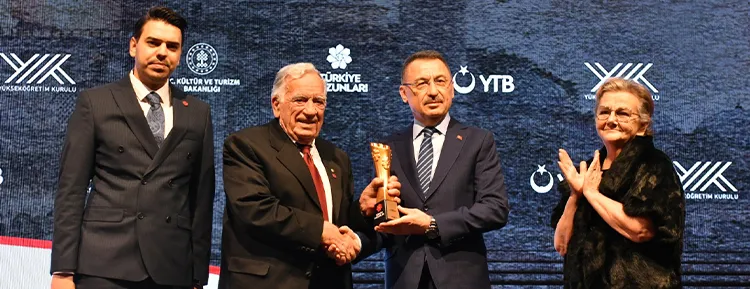 Cumhurbaşkanlığı himayelerinde YTB tarafından düzenlenen  “Türkiye Mezunları Forumu” programı