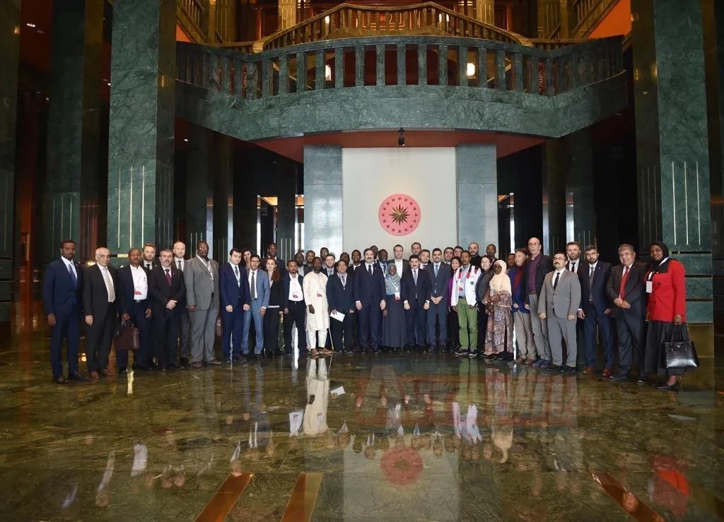 Türkiye mezunları dernekleri kurumsallaşıyor, Türkiye’de üniversite eğitimini tamamlayarak ülkelerinde çeşitli