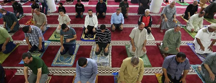 e yeni tip koronavirüs (Kovid-19) tedbirleri kapsamında kapalı olan camiler,