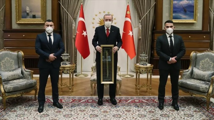 Cumhurbaşkanı Erdoğan, Viyana'daki terör saldırısında yaralanan Türkleri kabul etti 3 galeri 89 GNEmDWcipd