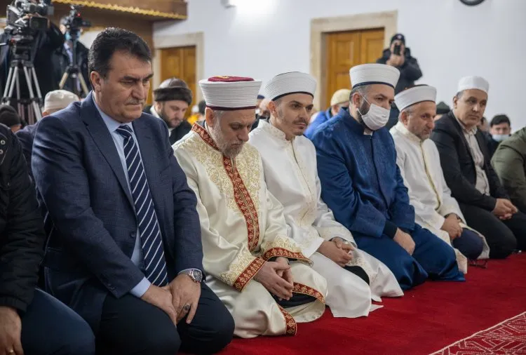 galeri qQr6KbOkySkHj76VHvLt