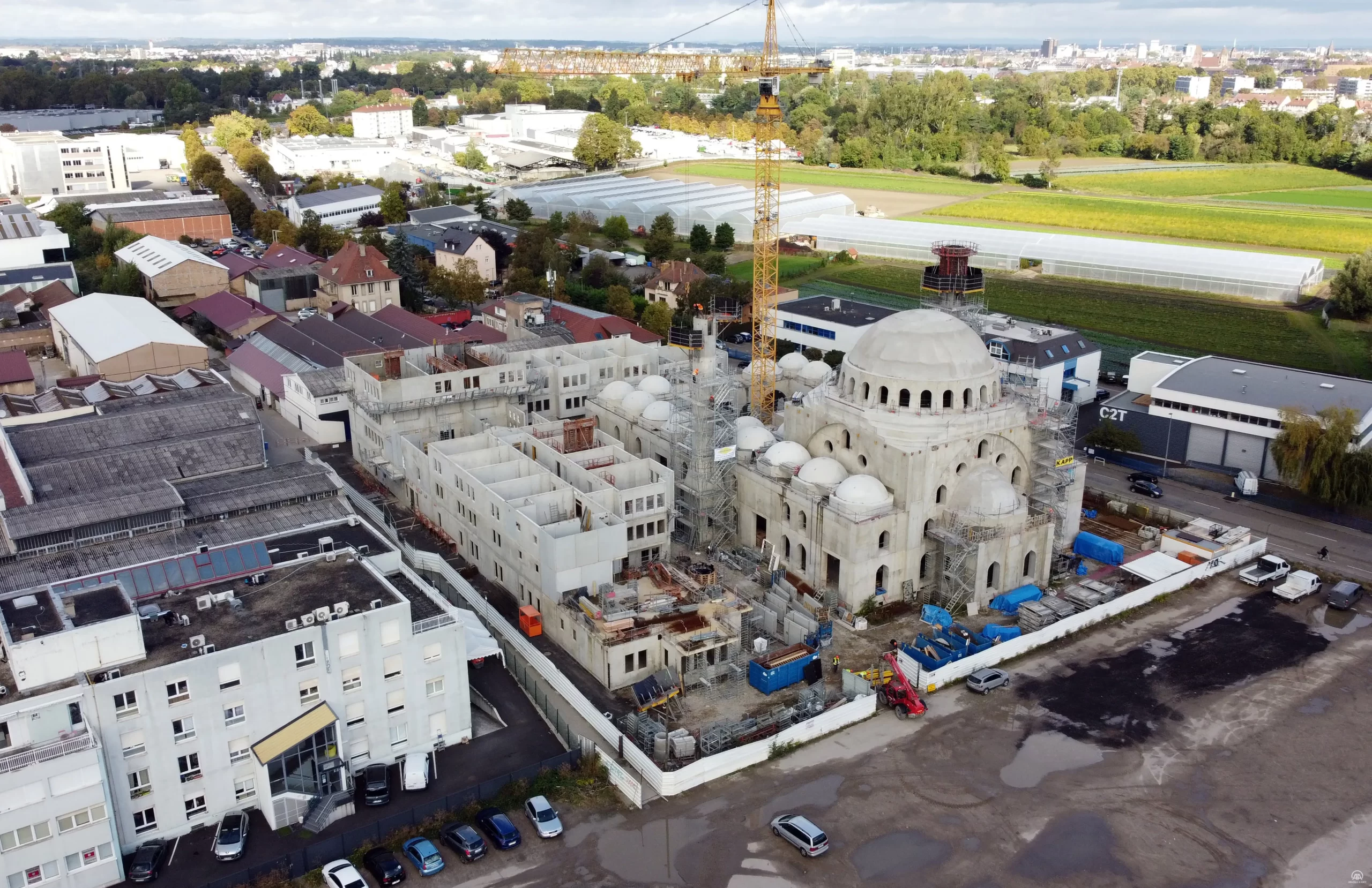 Strazburg'da inşaatı süren Eyüp Sultan Camisi'ne saldırı tehditleri savuran bir
