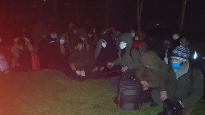 Göçmen kaçakçıları tarafından İtalya vaadiyle Aydın'ın Çine ilçesine bırakılan 84