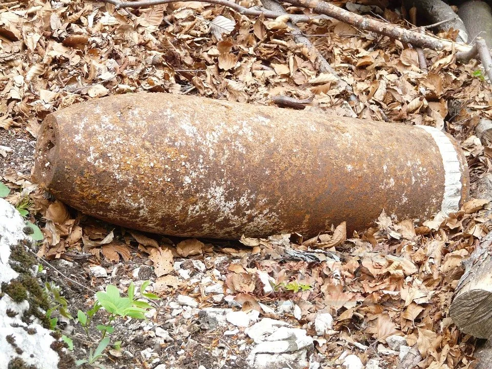 Yakınında bulunan 2. Dünya Savaşı'ndan kalma 450 kilogramlık patlamamış bombanın