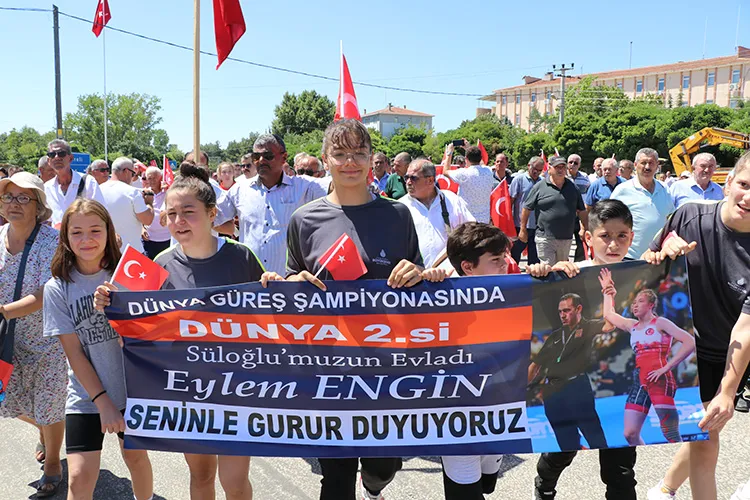 17 Yaş Altı Dünya Güreş Şampiyonası'nda gümüş madalya kazanan Eylem