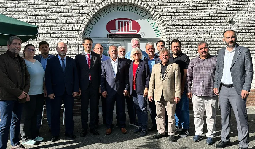 Türkiye Cumhuriyeti Köln Başkonsolosu Turhan Kaya, saldırıya uğrayan Siegburg DİTİB