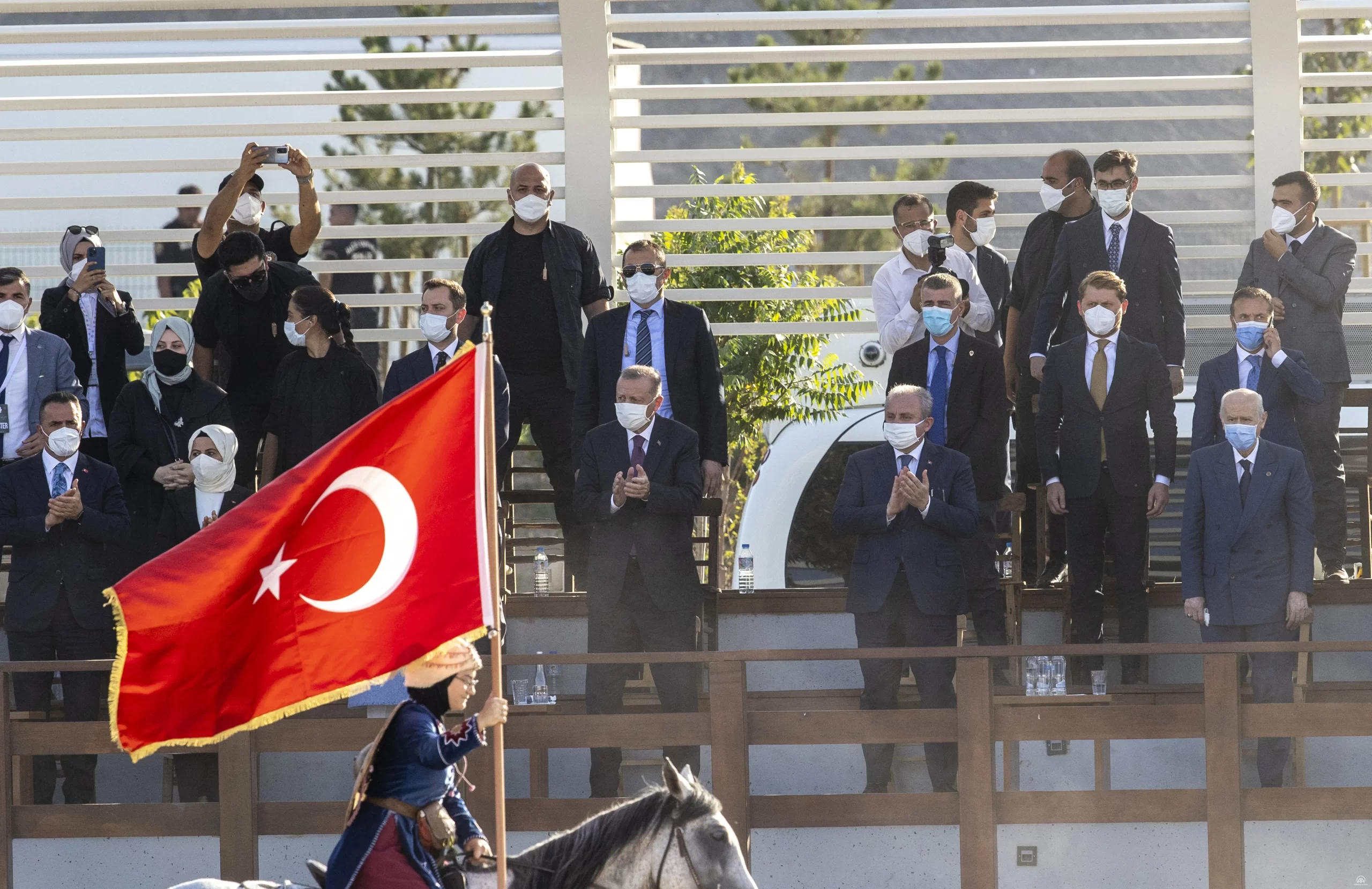 "Biz 2023 hedefleriyle ülkemizi hak ettiği demokrasi ve kalkınma seviyesine