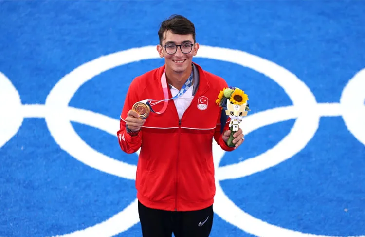 Milli okçu Mete Gazoz'un 2020 Tokyo Olimpiyat Oyunları'nda altın madalya