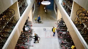 Utrecht Tren Garı’nın yanındaki İstasyon Meydanı’nın altında bulunan “İstasyon Meydanı
