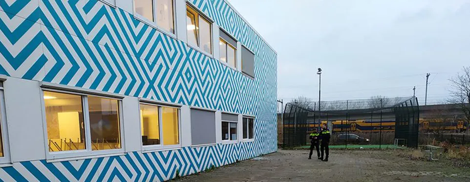 Hollanda'nın başkenti Amsterdam'da lise düzeyinde eğitim veren İslam okuluna kundaklama