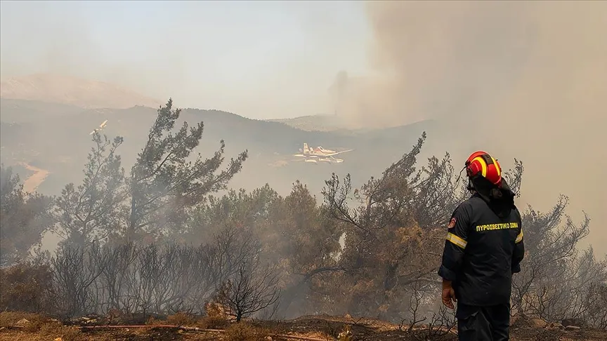 Yunanistan Başbakanı Kiryakos Miçotakis, Rodos Adası'ndaki orman yangınlarına ilişkin, "Savaştayız.