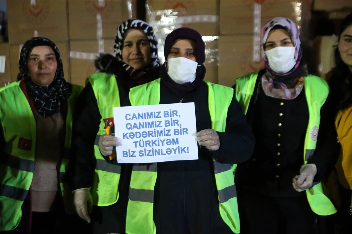 "Sizinleyiz Türkiye'm, başın sağ olsun Türkiye'm, Türkiye bizim kan kardeşimizdir,