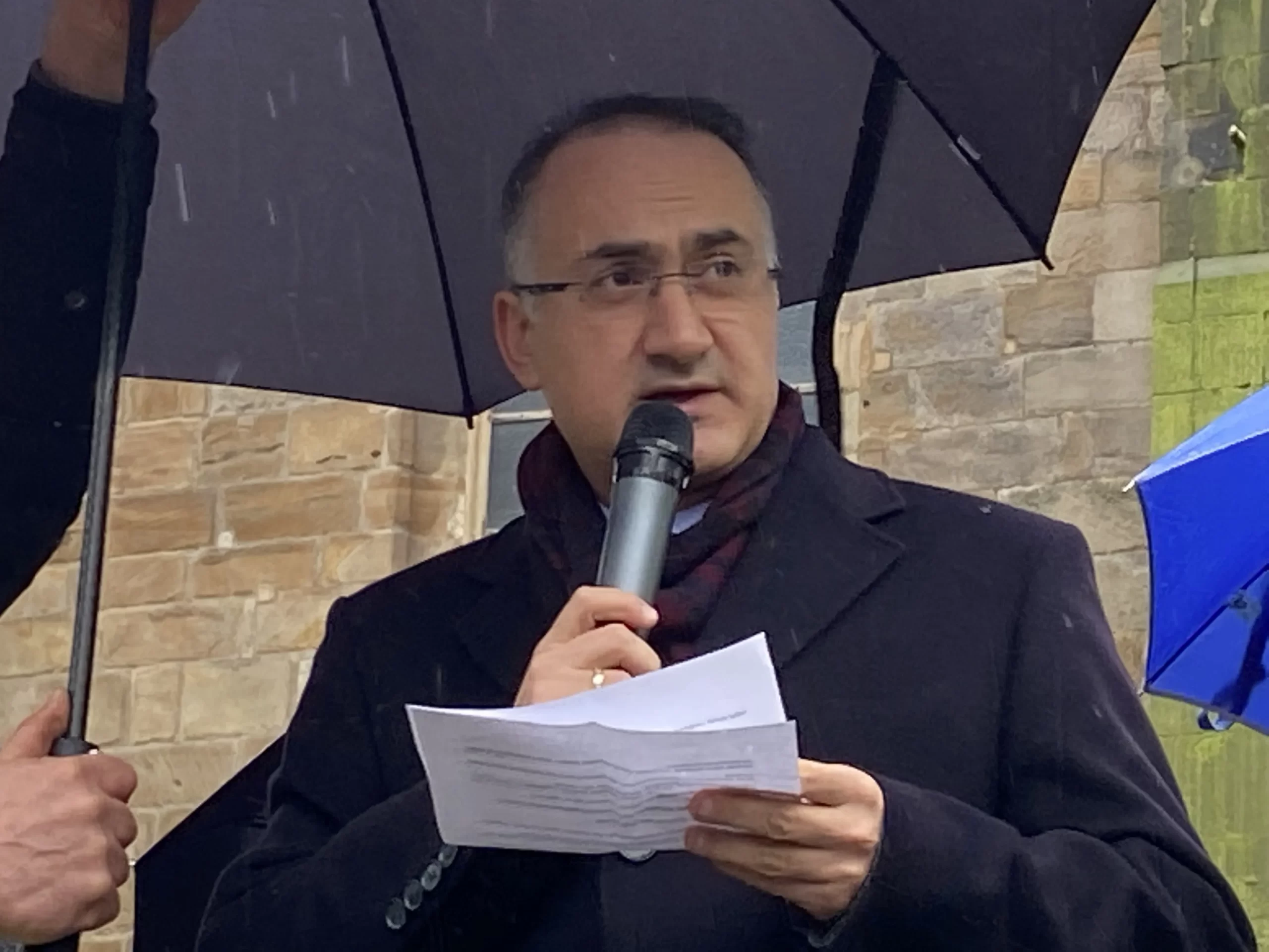 Almanya’nın Dortmund kentinde Hanau’daki ırkçı terör saldırısı protesto edildi. Ellerinde