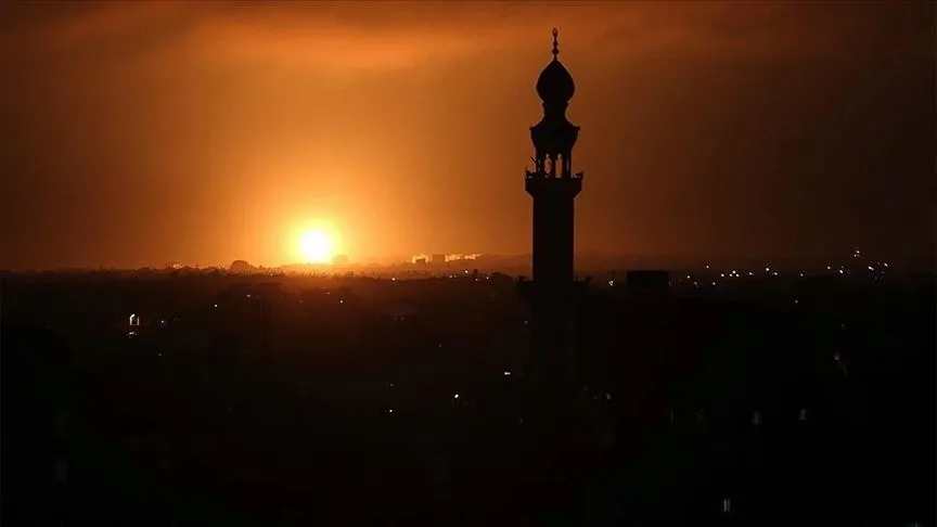 İsrail savaş uçakları, abluka altındaki Gazze Şeridi'ndeki bazı bölgelere hava