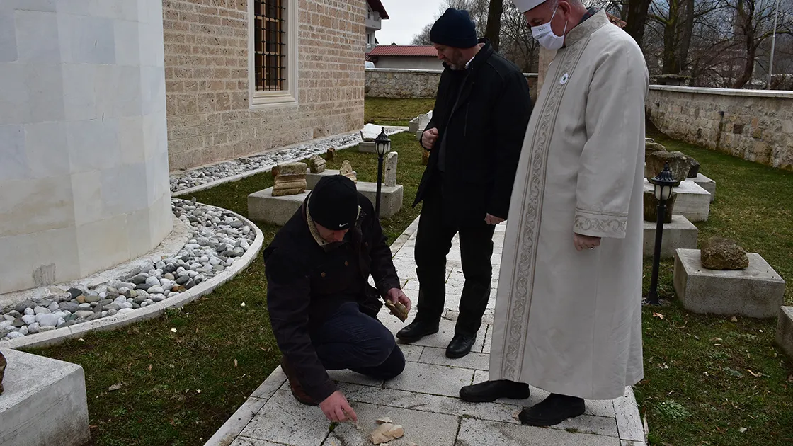 Ülkedeki önemli Osmanlı camilerinden olup Bosna'daki savaşta Sırplar tarafından temellerine