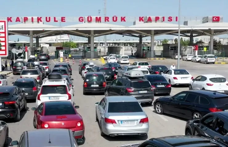 Kapıkule Sınır Kapısı'nda düzenlenen kaçakçılık operasyonunda gözaltına alınan 4'ü gümrük