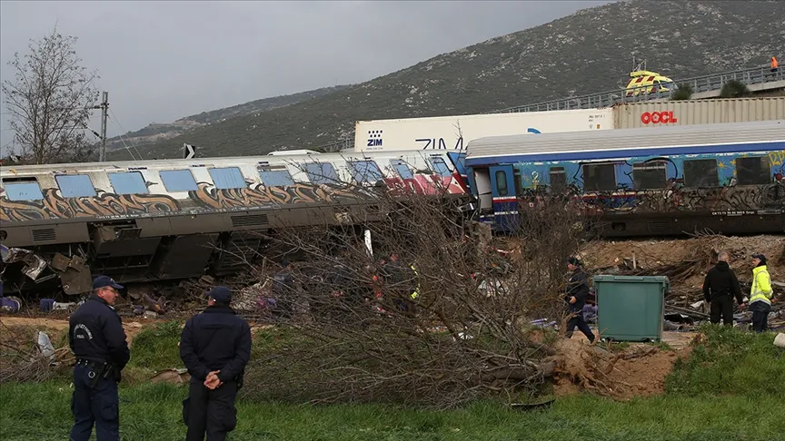 Tarih boyunca meydana gelen büyük tren kazalarını derledi.