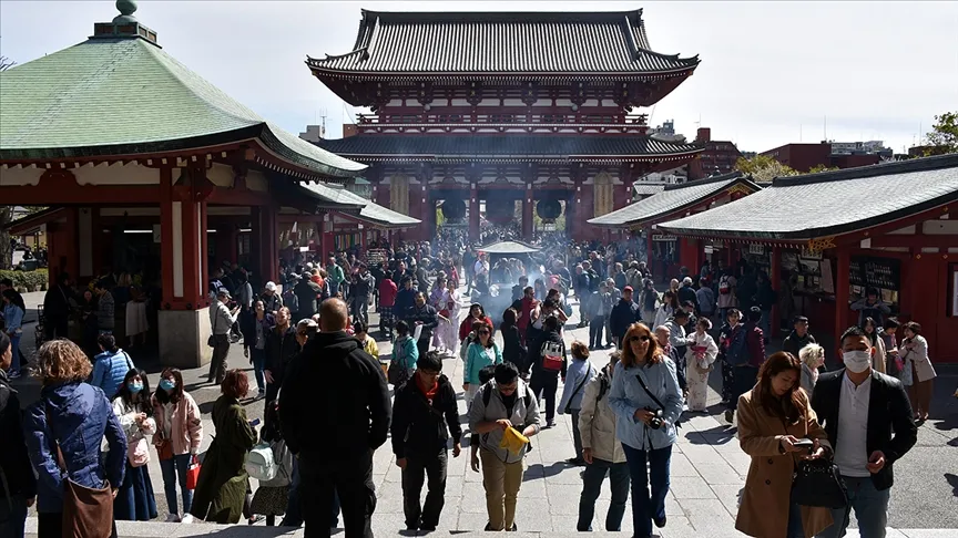 Japonya'da, yeni tip koronavirüsün (Kovid-19) daha hızlı bulaşan türünün yayılmasının