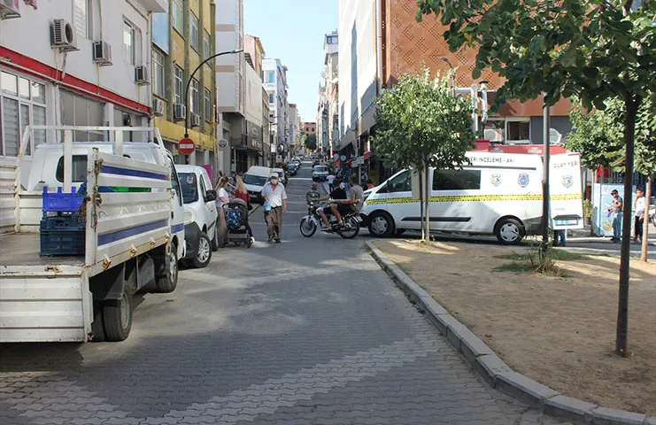 Sürücü gözaltına alındı, Çanakkale'nin Biga ilçesinde bebek arabasından inen 2