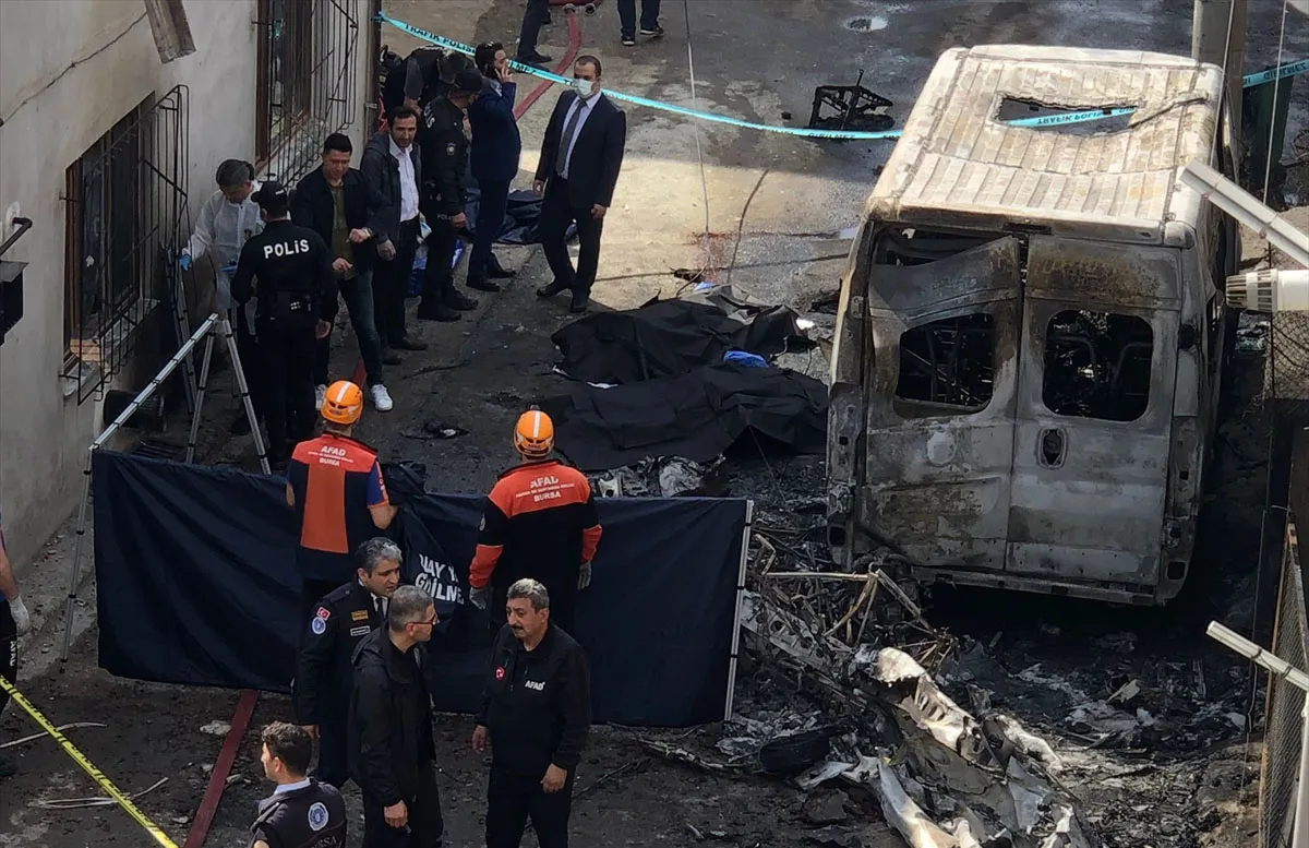 Bursa Yunuseli Havaalanı yakınında tek motorlu eğitim uçağının düşmesi sonucu