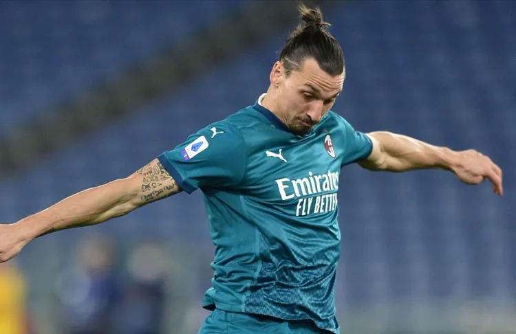 İtalya Birinci Futbol Ligi (Serie A) ekiplerinden Milan'da forma giyen