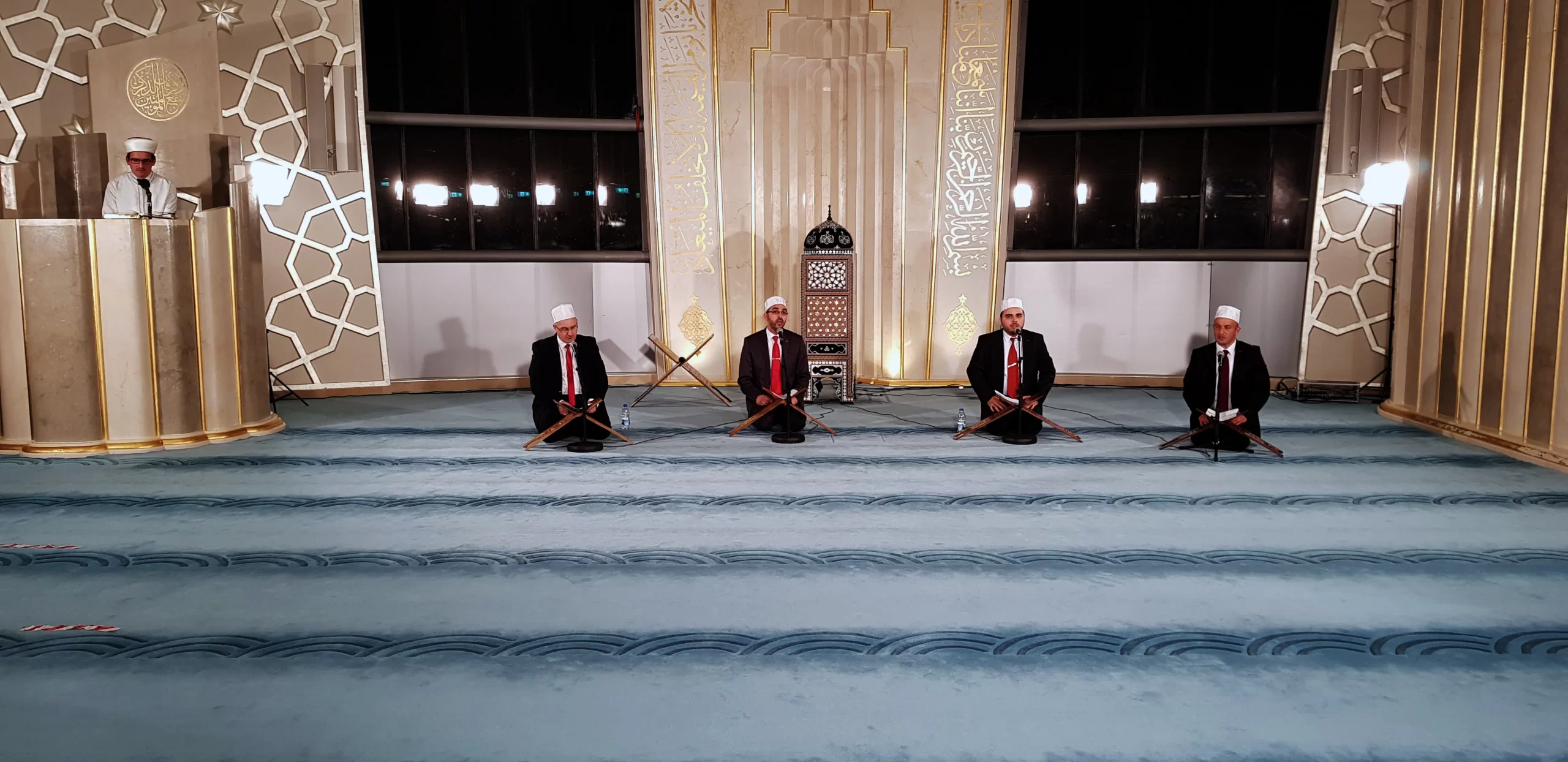 Almanya’da camiler koronavirüs nedeniyle alınan tedbirler kapsamında kapalı olduğu için