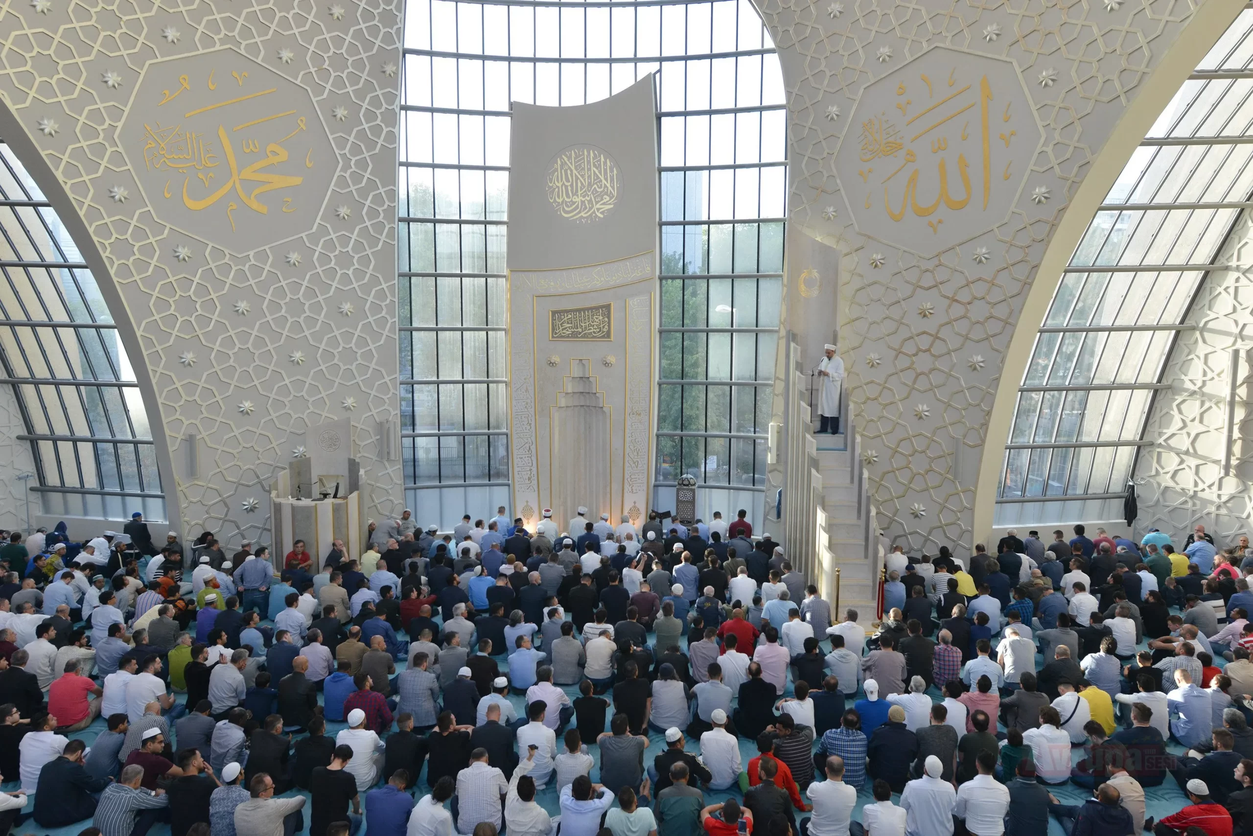 Almanya’da yaşayan müslümanlar Kurban Bayramı'nın ilk günü bayram namazı için