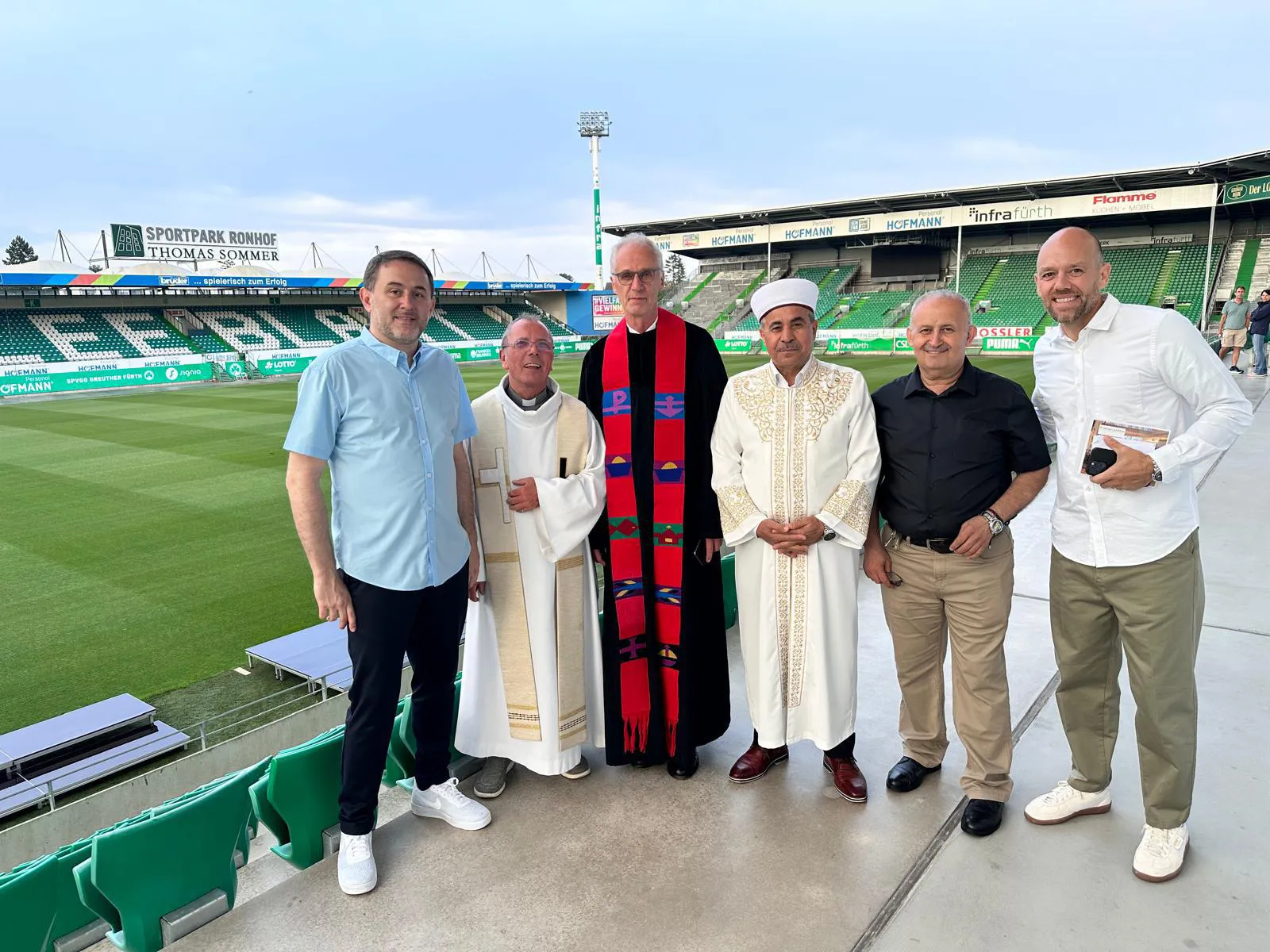 Almanya’nın Bundesliga ekibi SpVgg Greuther Fürth, yeni sezonun açılışını düzenlenen