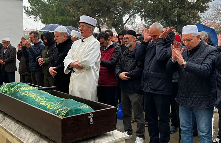 İngilizce yayın yapan A-News Yayın Koordinatörü Batı Trakyalı Orhan Sali,