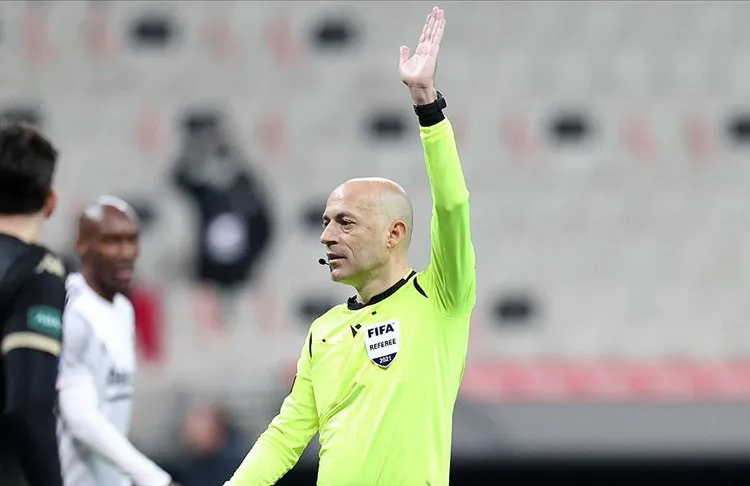 FIFA kokartlı Türk hakem Cüneyt Çakır, UEFA Avrupa Ligi çeyrek