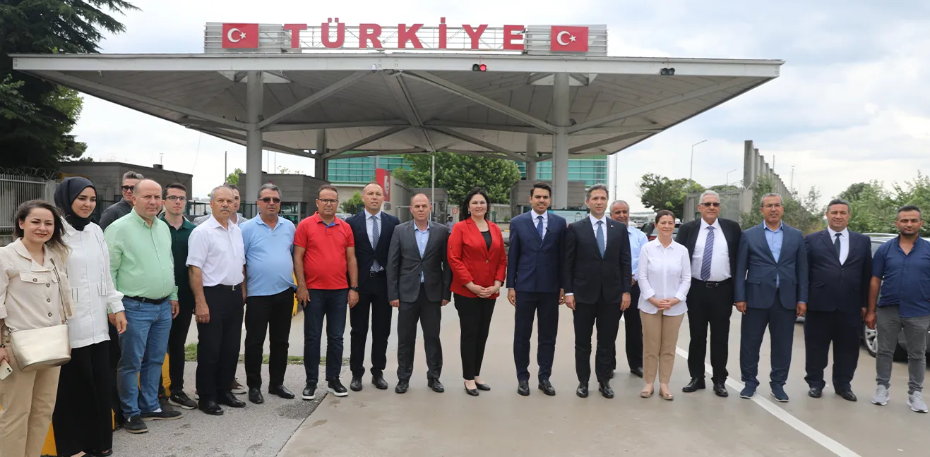 AK Parti Genel Başkan Yardımcısı Sırakaya, Kapıkule'de gurbetçilerle bir araya