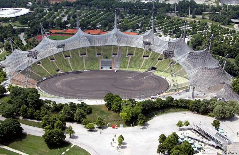 Bayern Münih takımının eski stadyumu Münih Olimpiyat Stadı, üçüncü lig