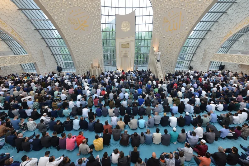 Oruçların tutulduğu, iftar sofralarının paylaşıldığı, mukabelelerin okunduğu, teravih namazlarının kılındığı