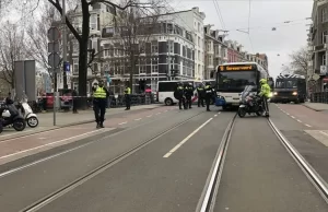Hollanda'da hükümet, yeni tip virüs salgınıyla mücadele kapsamında ülke genelinde