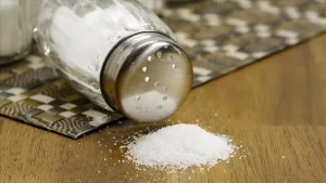DSÖ'nün kişi başı günlük 5 gram tuz tüketim önerisine karşın