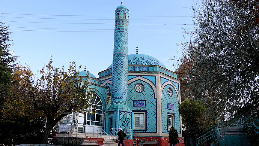 Kütahya'da üretilen el sanatı çini ve seramikler, dünyanın dört bir
