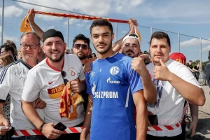 Almanya Birinci Futbol Ligi takımlarından Schalke 04’e transfer olan genç