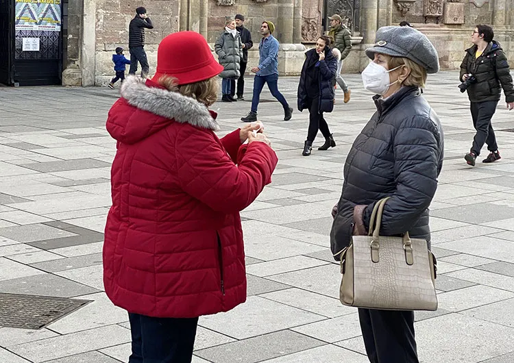 Almanya'da halk Kovid-19'a karşı sağlık çalışanlarının kullandığı 'FFP2 maskesi' kullanacak