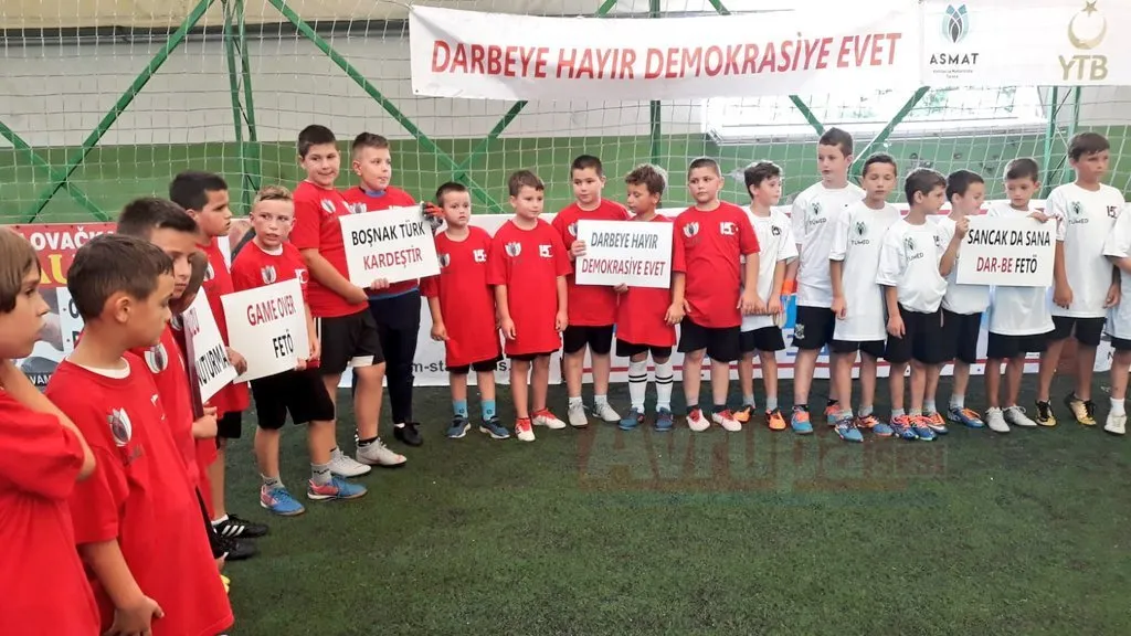Türkiye’nin gönüllü elçileri olan Türkiye Mezunları 15 Temmuz hain FETÖ