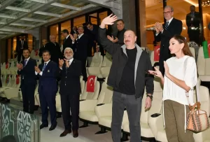 Geliri depremzedelere bağışlanacak maça Azerbaycanlı futbolseverler ilgi gösterdi