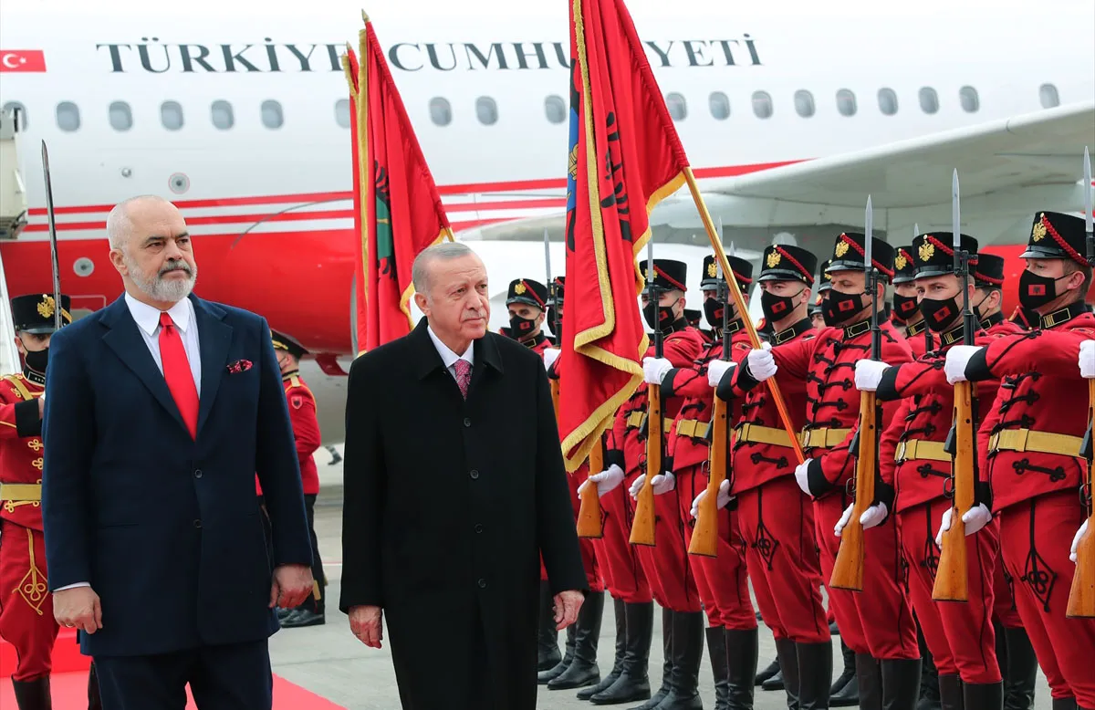Cumhurbaşkanı Recep Tayyip Erdoğan, Arnavutluk‘ta Cumhurbaşkanı Recep Tayyip Erdoğan, Arnavutluk Başbakanı Edi Rama'nın davetlisi olarak